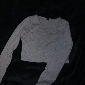 Grey long sleeve crop top